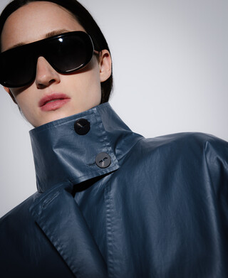 Gabardina corta cuello chimenea