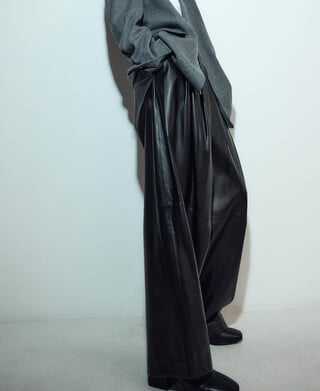 Leather pleated trousers woman Leather pleated trousers woman