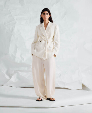 Zweireihiger Blazer mit ausgefransten Details