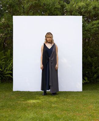 Circular pattern dress with buckle Circular pattern dress with buckle