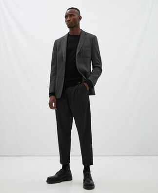 Carrot silhouette pleated trousers Carrot silhouette pleated trousers