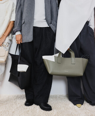 Mica elongated hand bag woman