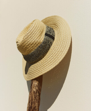 Two-tone raffia texture hat