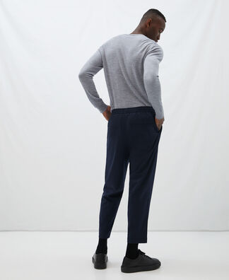 Carrot silhouette pleated trousers Carrot silhouette pleated trousers