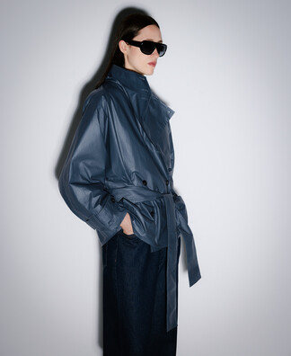 Gabardina corta cuello chimenea