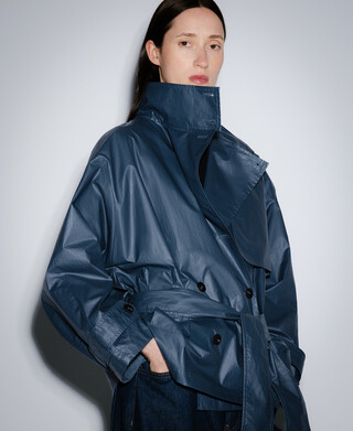 Gabardina corta cuello chimenea