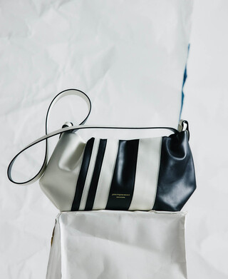 Zweifarbige Tasche Doce mit Streifen Leder