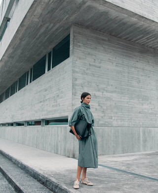 Trenchcoat-Kleid mit Trichterhals