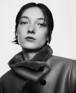 Manteau court en cuir synthétique pour femme