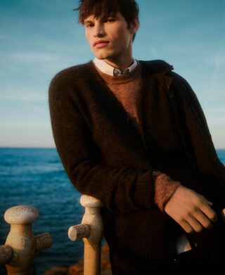 Knit V-neck cardigan man