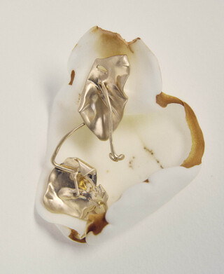 Boucles d&rsquo;oreilles m&eacute;talliques fleur