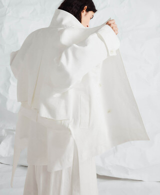 Kurzer Trenchcoat mit Trichterkragen