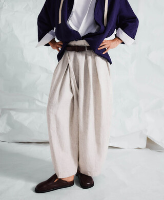 Pantal&oacute;n cruzado pliegues lino europeo