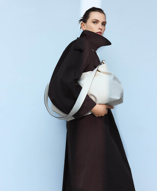 Gabardina oversize maxi solapas