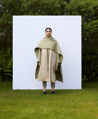 Viscose and nylon sleeveless trench coat Viscose and nylon sleeveless trench coat