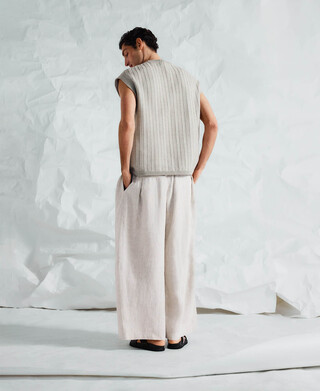 Pantal&oacute;n cruzado pliegues lino europeo