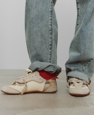 Flat mixed-material sneaker
