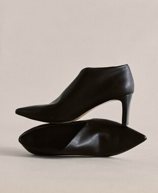 Zapato sal&oacute;n abotinado