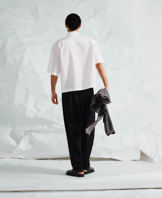 Pantal&oacute;n pierna drapeada