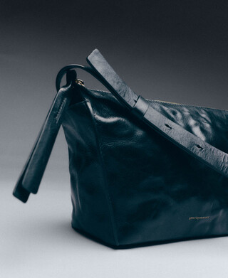 Ori&oacute;n washed leather large crossbody