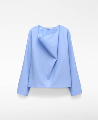 Blusa com decote barco drapeado