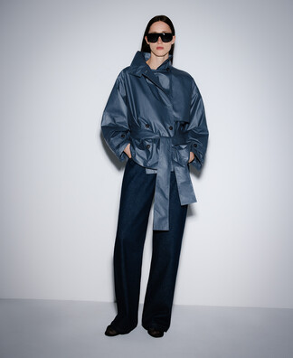 Gabardina corta cuello chimenea