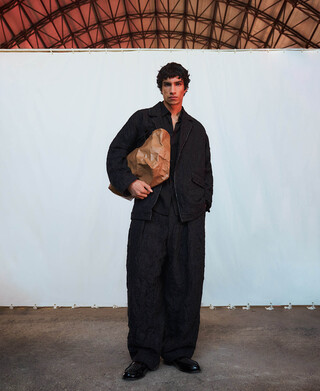 Slim fit spread collar shirt man