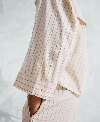 Camisa relaxed fit rayas con pliegues