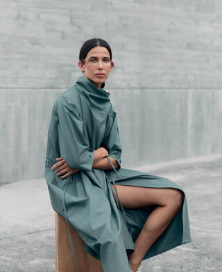 Trenchcoat-Kleid mit Trichterhals