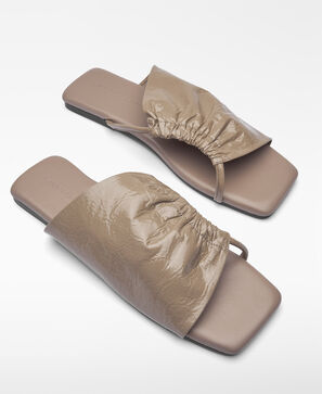 Responsible leather flat sandal woman