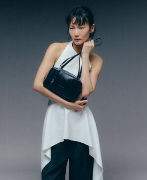 Ori&oacute;n eel-embossed bag
