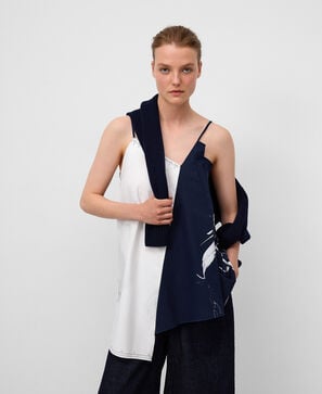 Combined asymmetrical top woman