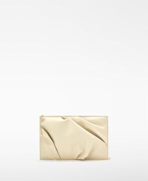 Clutch efecto arrugado piel