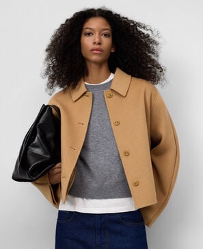 Short jacket with back cape woman