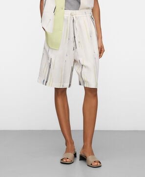 Bermuda relaxed fit estampada
