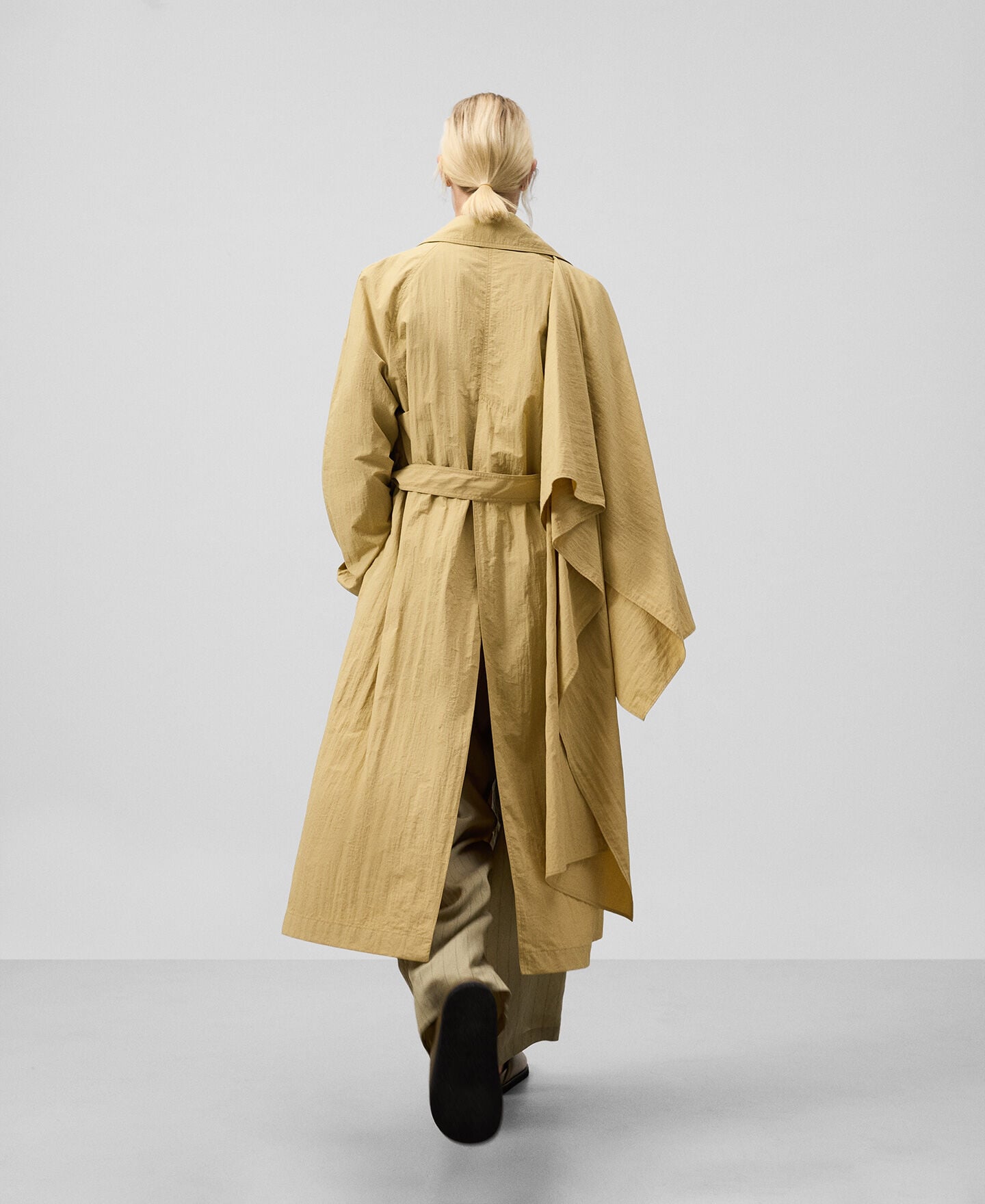Nylon shawl piece trench coat woman Nylon shawl piece trench coat woman