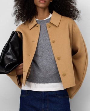 Short jacket with back cape
