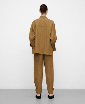 Mandarin collar wrinkled shirt