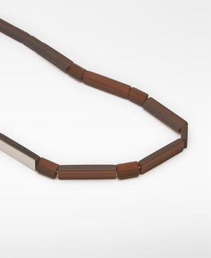 Necklace with matte resin pieces woman