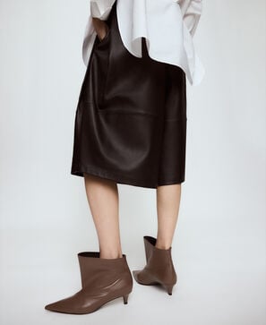 Bot&iacute;n ca&ntilde;a asim&eacute;trica piel