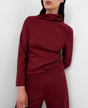 Camiseta cuello asimétrico mujer