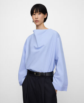 Drapierte Bluse mit U-Boot-Ausschnitt