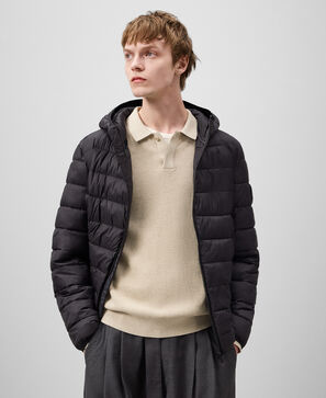 Lightweight padded black jacket man