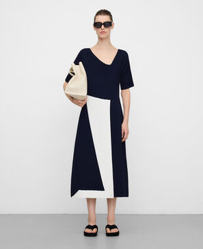 Vestido assim&eacute;trico estruturado em malha