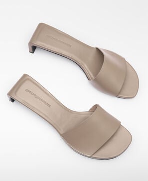 Continuous-last leather heeled sandal