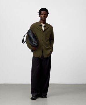 Regular fit pique knit shirt man.