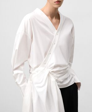 Camisa cruzada con godet lateral