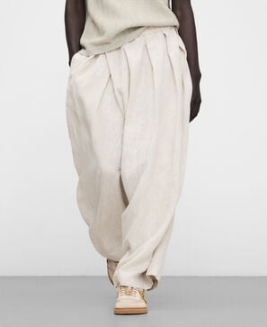 Pantal&oacute;n cruzado pliegues lino europeo