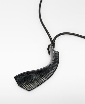 Resin leaf necklace woman