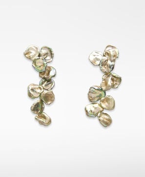 Irregular pearl earrings woman